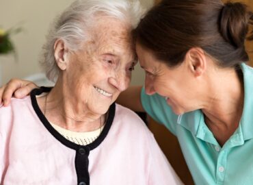 How Home Care Changes Between Alzheimer’s and Dementia